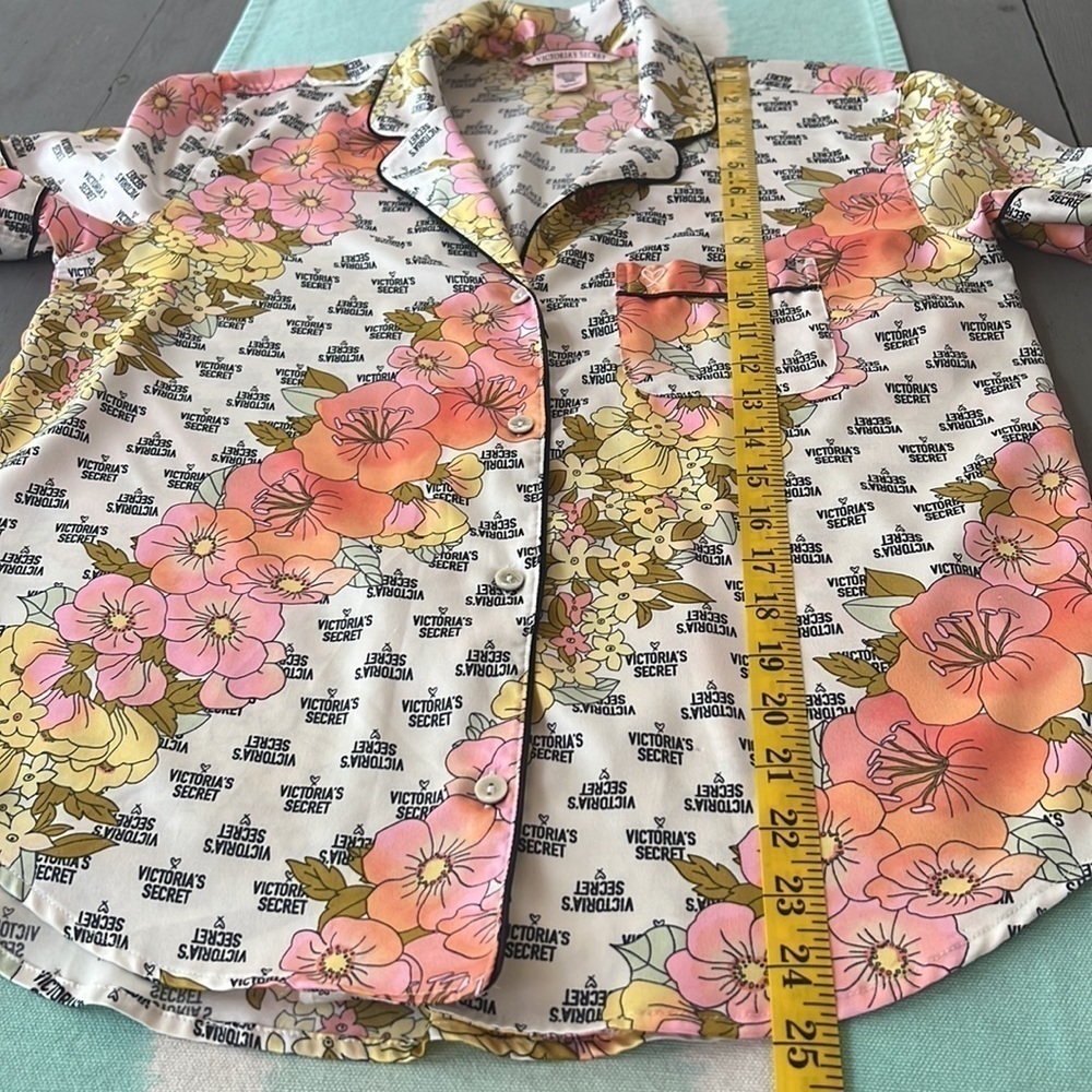 Victoria’s Secret Floral Logo Button Down Pajama Top XS - Picture 8 of 9